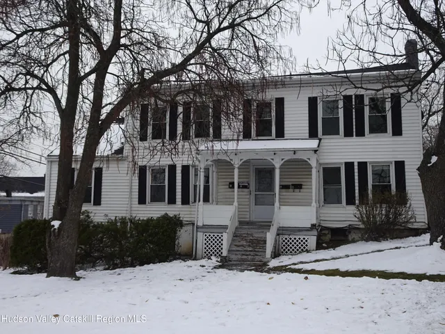 $1,325 | 921-923 Columbia Street, Unit D, Hudson, NY 12534