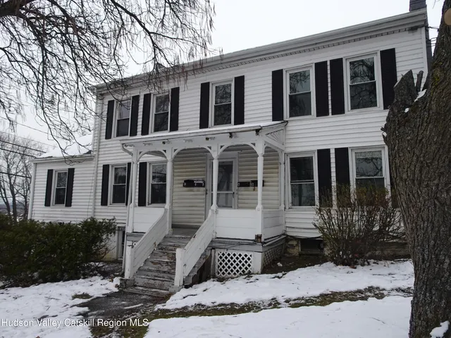 $1,325 | 921-923 Columbia Street, Unit D, Hudson, NY 12534