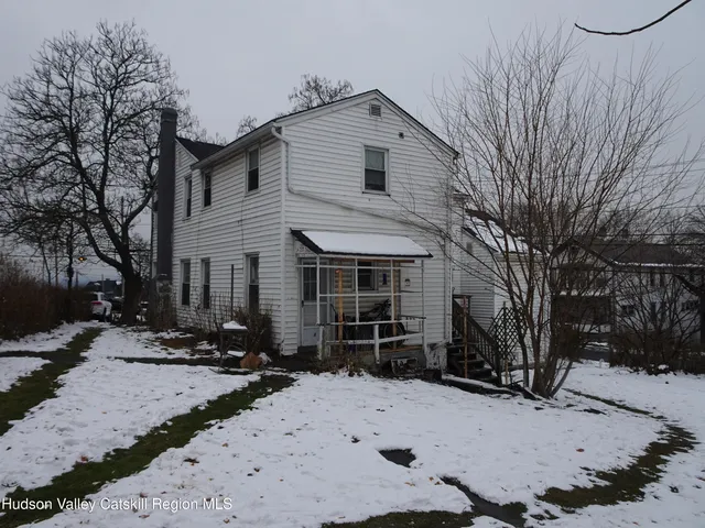 $1,325 | 921-923 Columbia Street, Unit D, Hudson, NY 12534