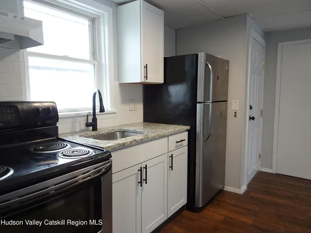 $1,325 | 921-923 Columbia Street, Unit D, Hudson, NY 12534