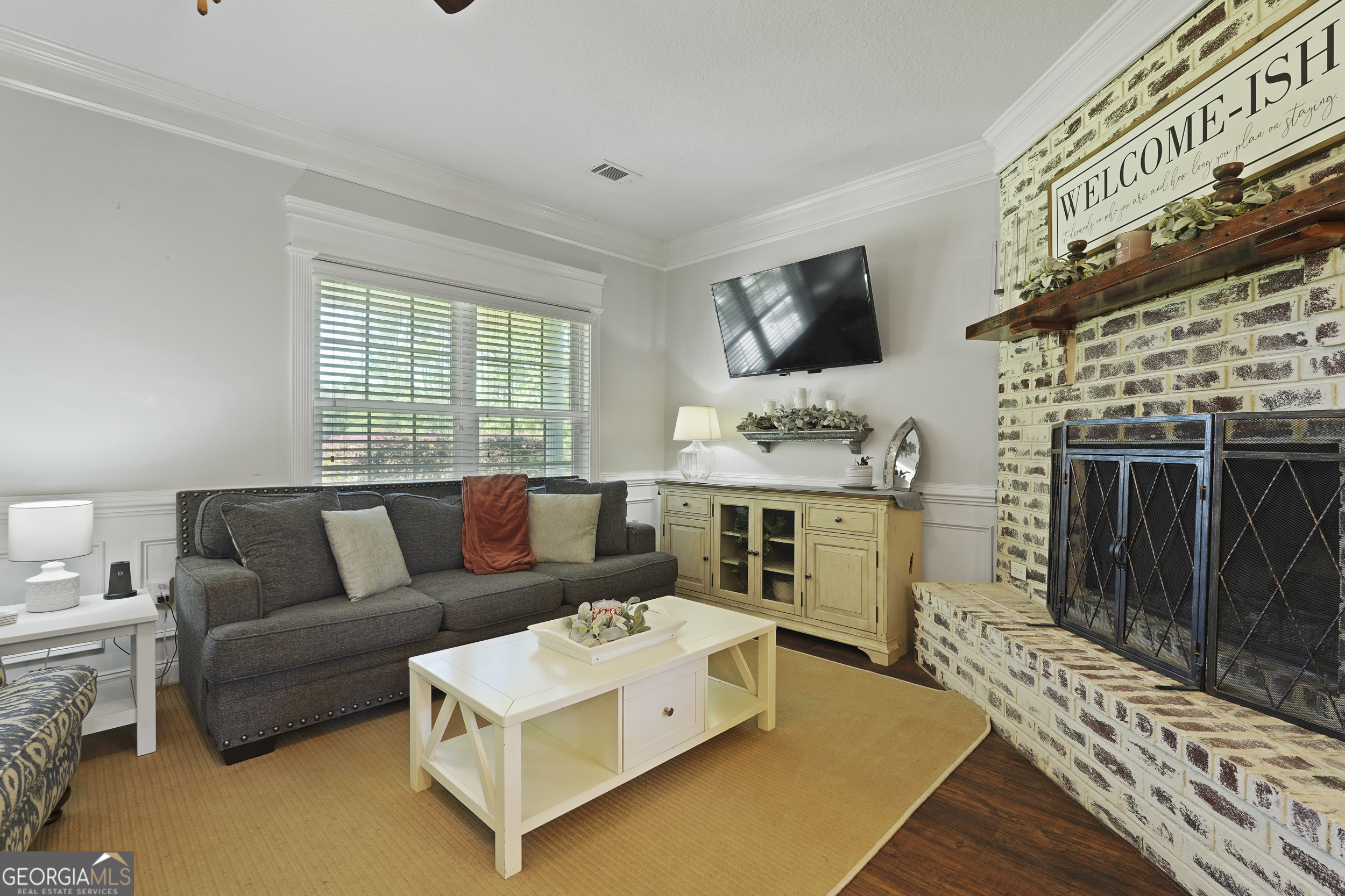 1653 Sutherland Road Townsend, GA 31331 - Photo 12 of 73 a living room with furniture and a flat screen tv