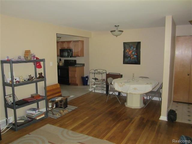 29519 Rambling Road Southfield, MI 48076 - Photo 8 of 18 026.JPG