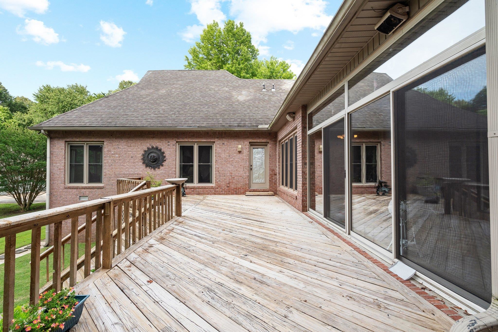 6500 State Line Road Memphis, TN 38141 - Photo 21 of 40 View of deck