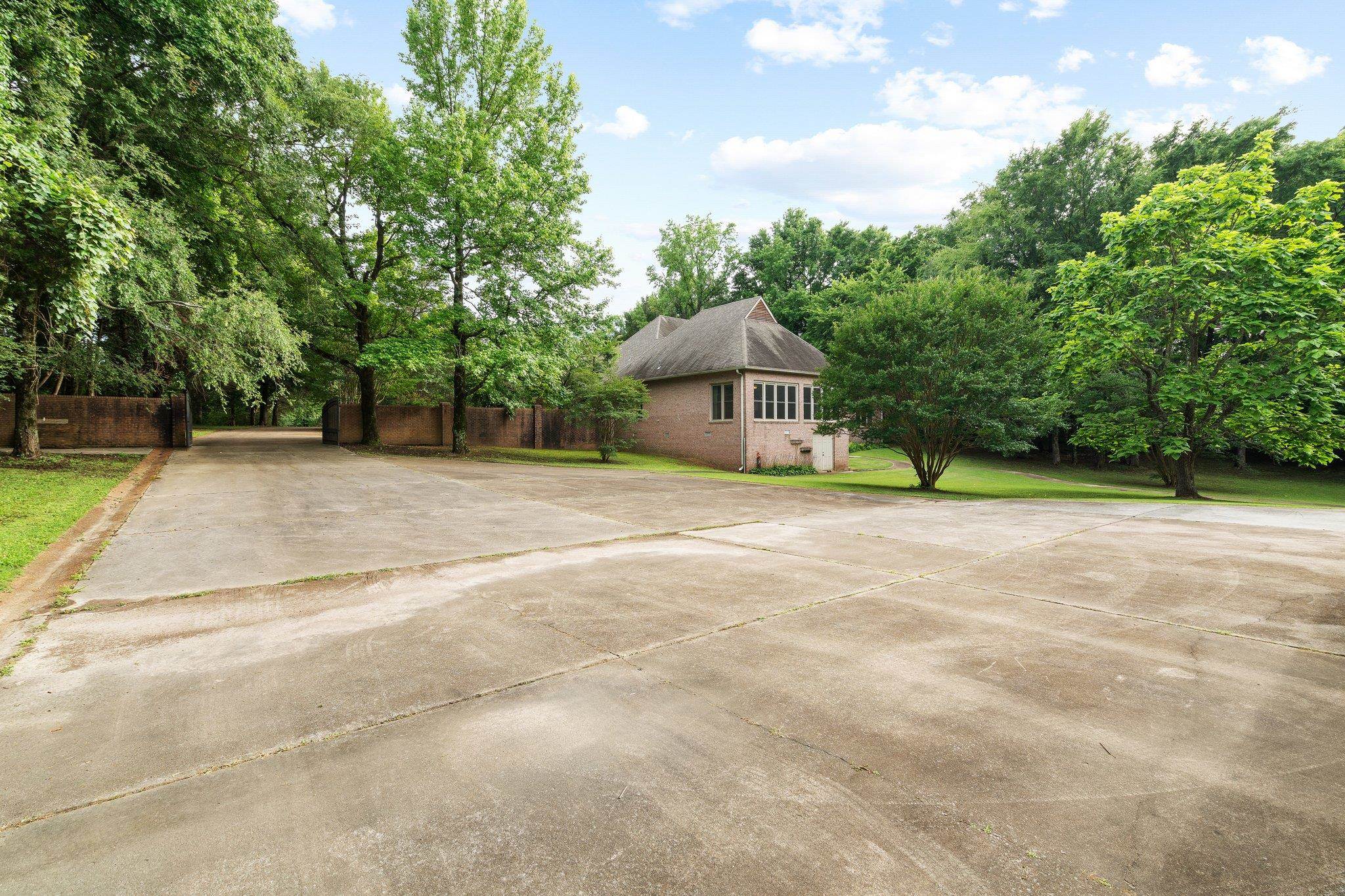 6500 State Line Road Memphis, TN 38141 - Photo 29 of 40 View of home's exterior featuring brick siding and driveway