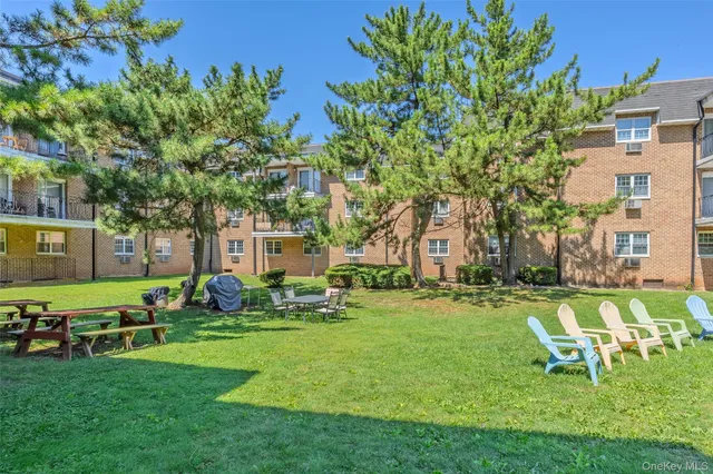 $399,999 | 400 Maryland Avenue, Unit 1D | Rosebank