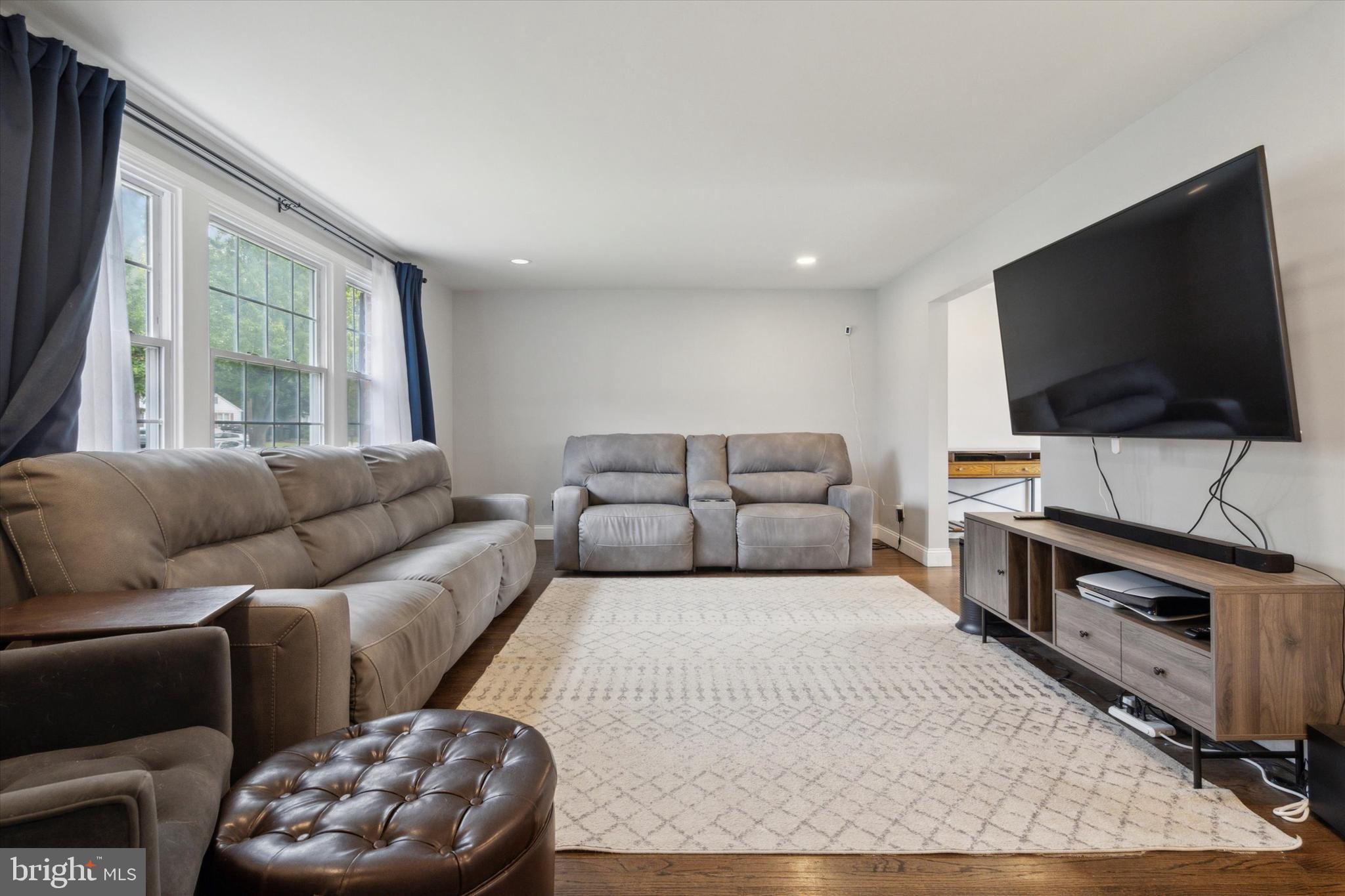 905 Abington Road Cherry Hill, NJ 08034 - Photo 3 of 26