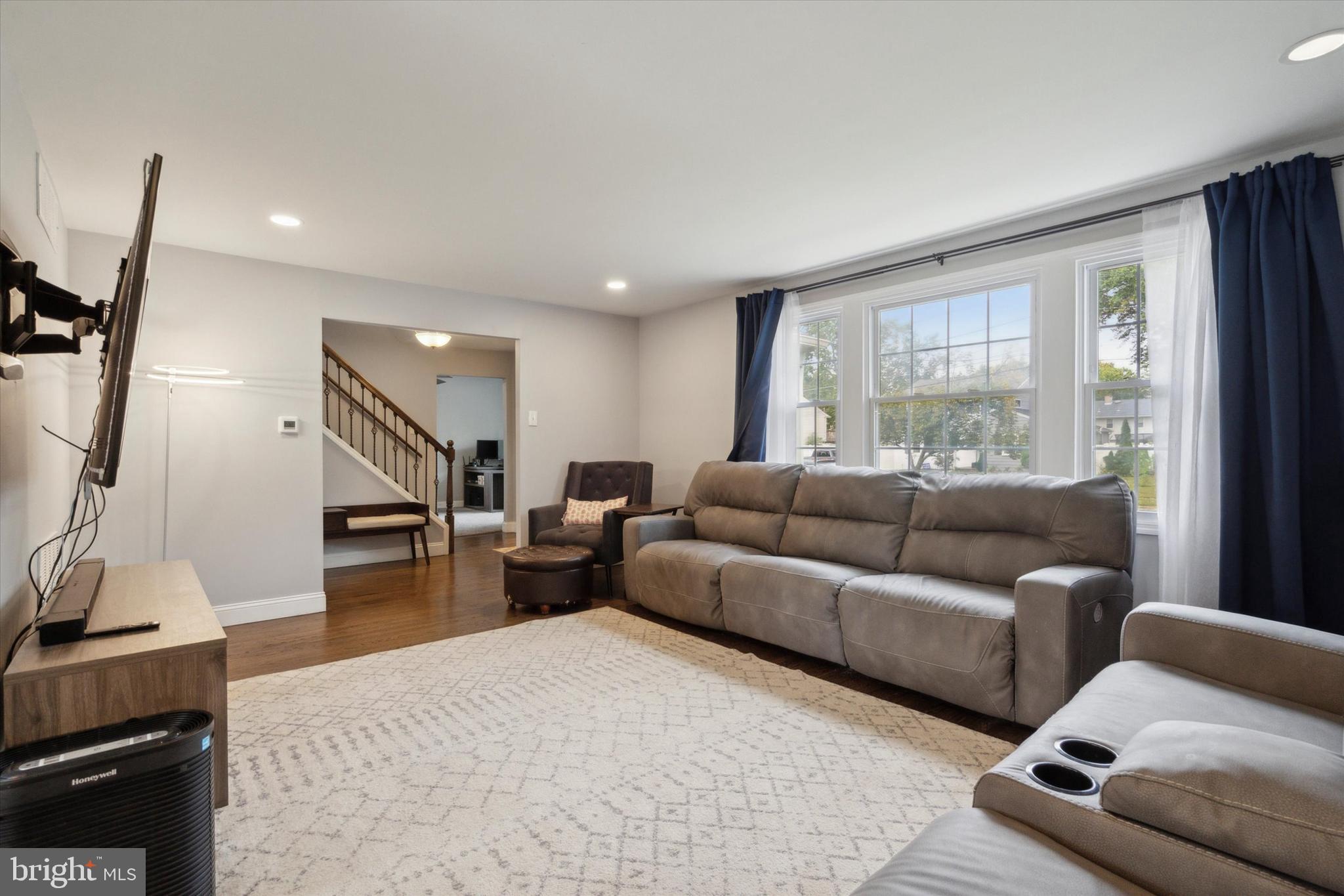 905 Abington Road Cherry Hill, NJ 08034 - Photo 4 of 26