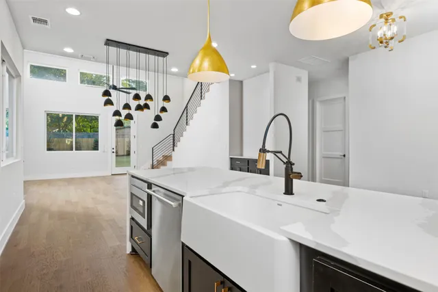 $8,000 | 407 El Paso Street, Austin, TX 78704