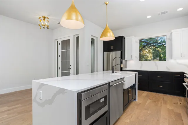 $8,000 | 407 El Paso Street, Austin, TX 78704