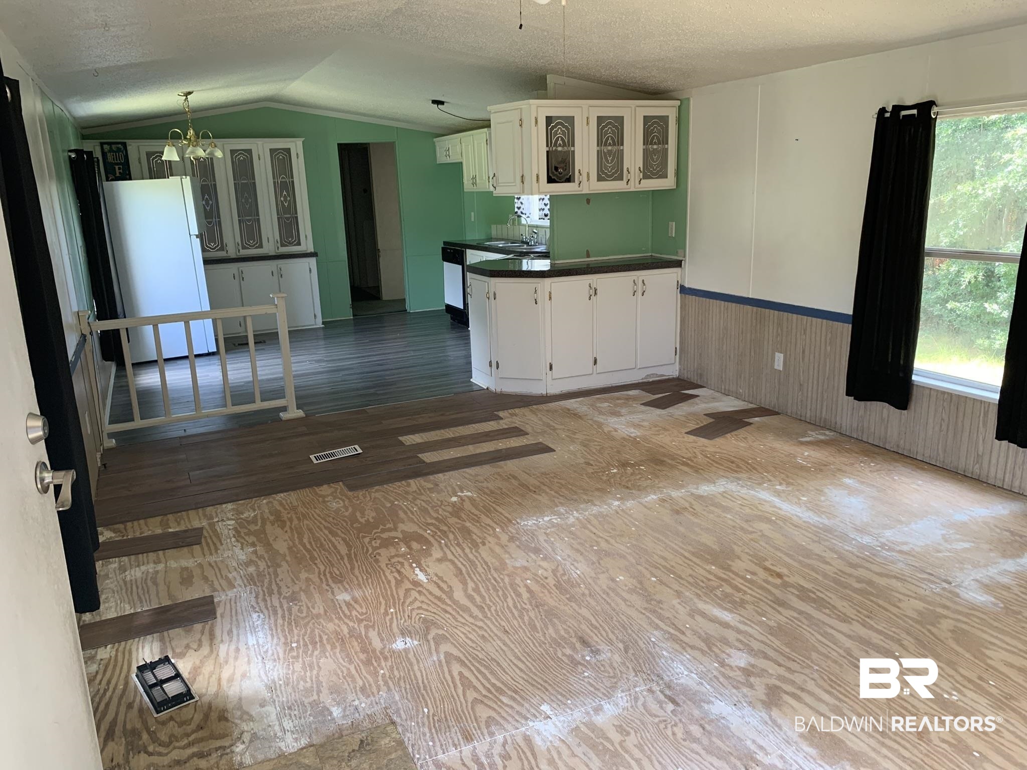 7075 A 6th Street Eight Mile, AL 36613 - Photo 2 of 10