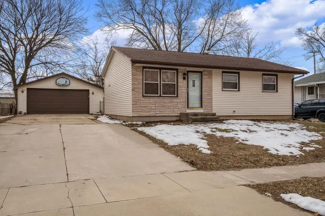 $189,900 | 2009 Winters Drive, Loves Park, IL 61111