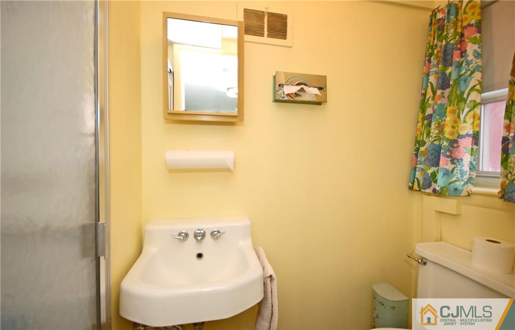 26 Perry Road Edison, NJ 08817 - Photo 12 of 15 Gallery Image 12