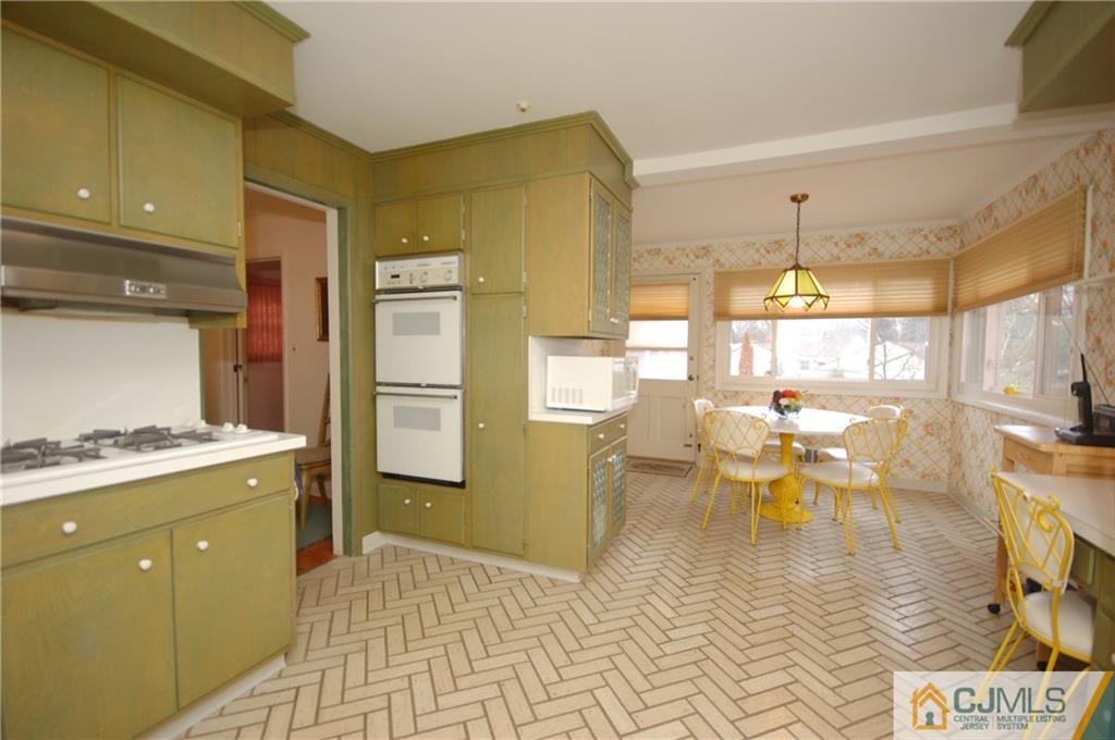 26 Perry Road Edison, NJ 08817 - Photo 5 of 15 Gallery Image 5