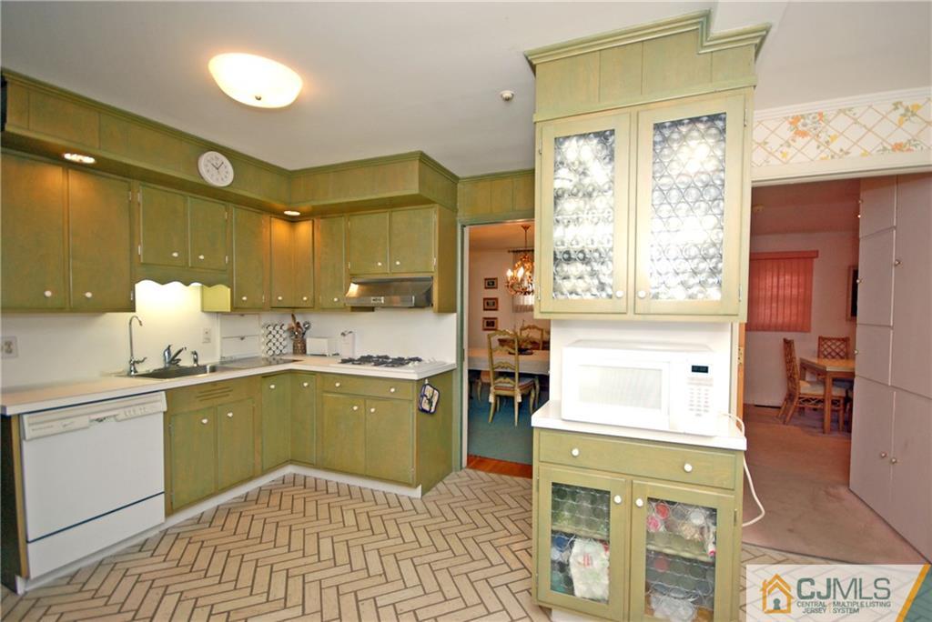 26 Perry Road Edison, NJ 08817 - Photo 7 of 15 Gallery Image 7