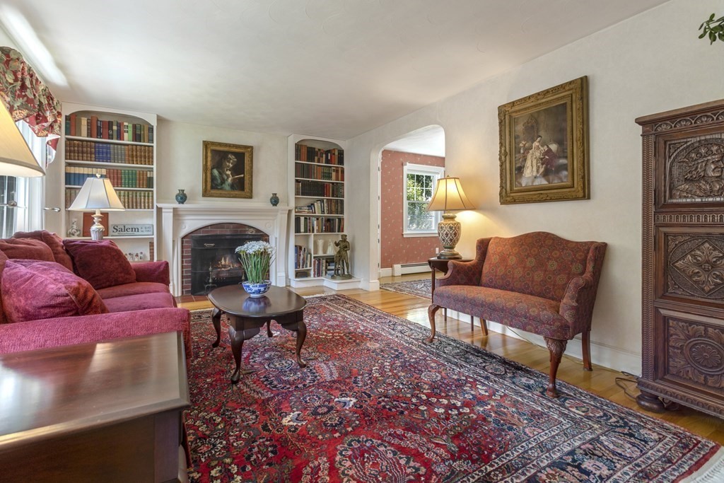 10 Surrey Road Salem, MA 01970 - Photo 3 of 32 Gallery Image 3