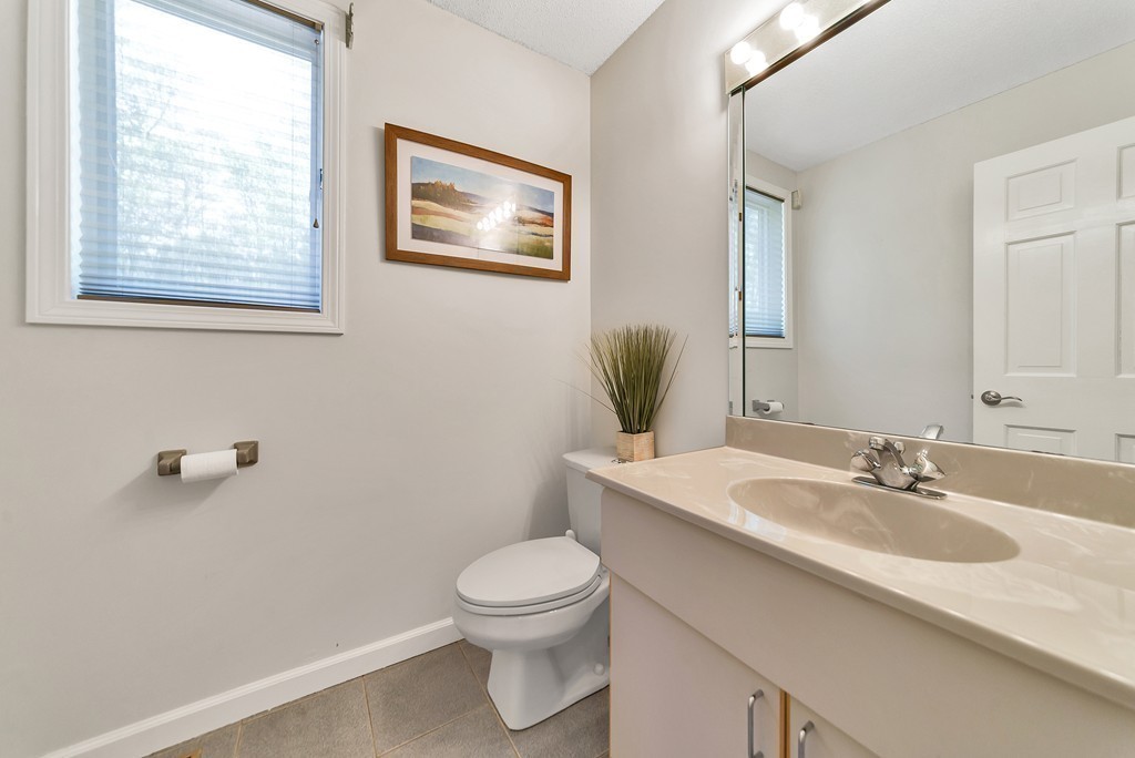 173 Southampton Road Holyoke, MA 01040 - Photo 15 of 30