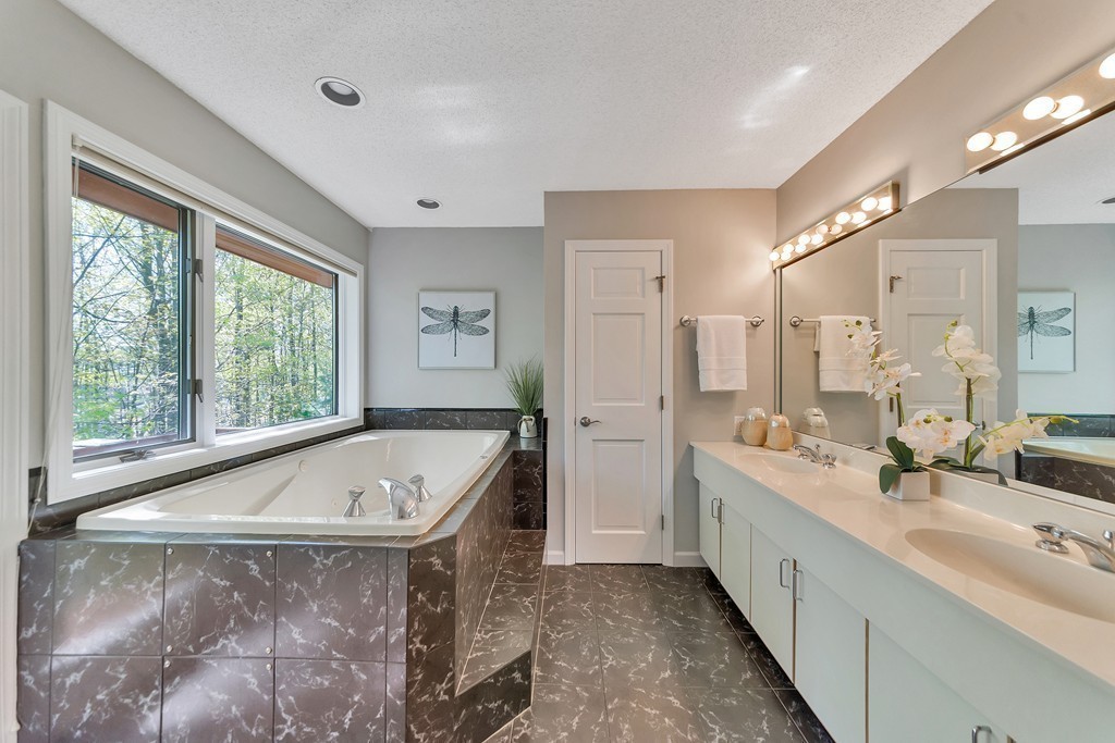 173 Southampton Road Holyoke, MA 01040 - Photo 17 of 30