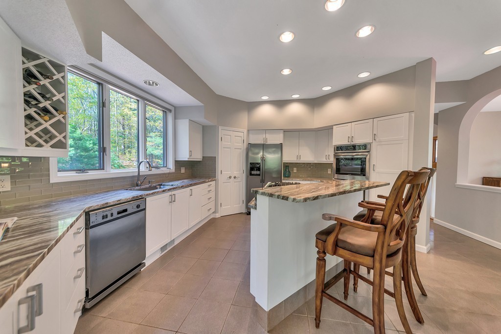173 Southampton Road Holyoke, MA 01040 - Photo 6 of 30