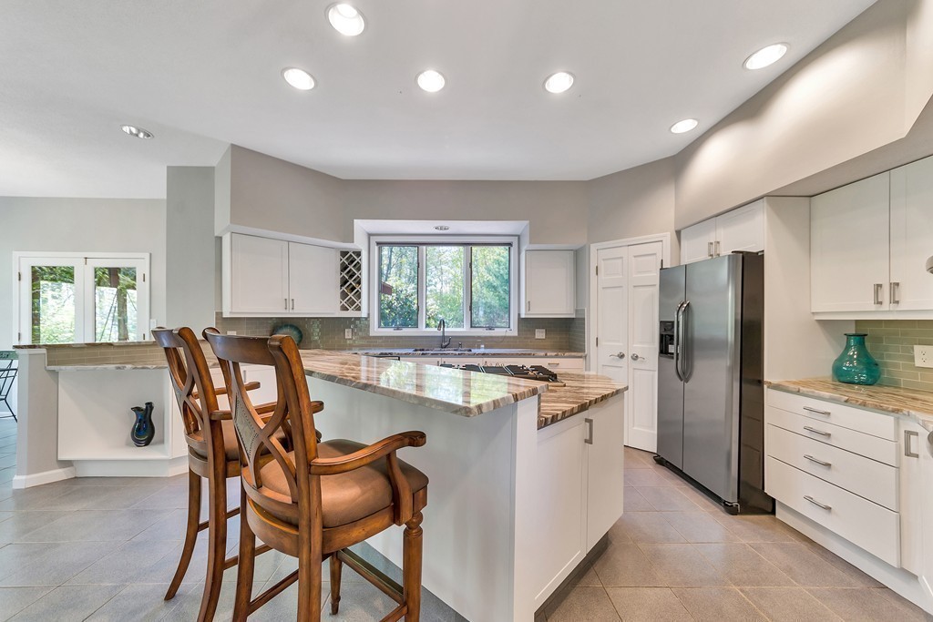 173 Southampton Road Holyoke, MA 01040 - Photo 7 of 30