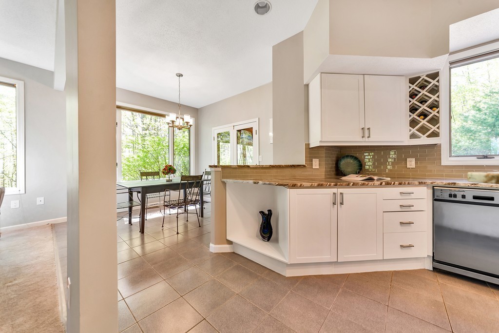 173 Southampton Road Holyoke, MA 01040 - Photo 10 of 30