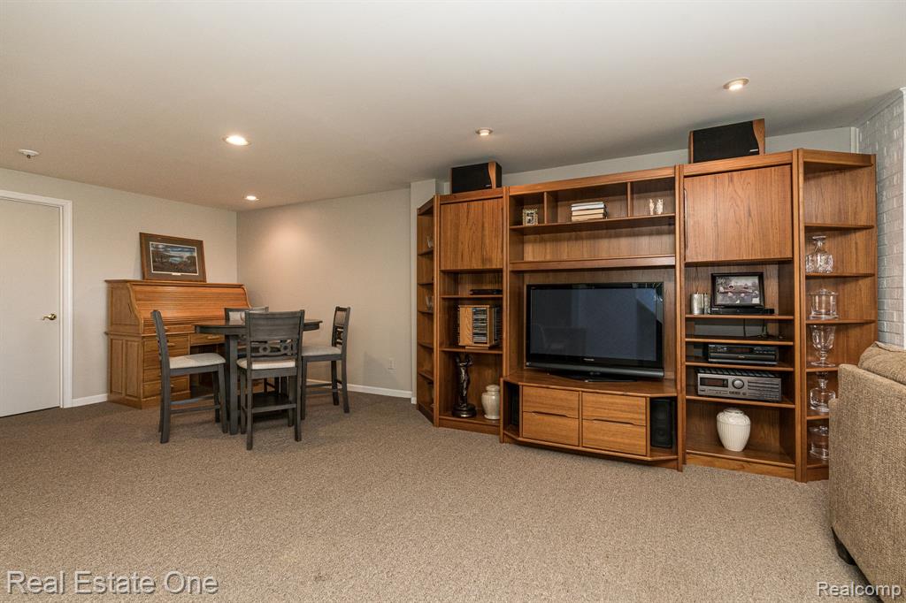 888 Green View Court Rochester Hills, MI 48307 - Photo 18 of 29