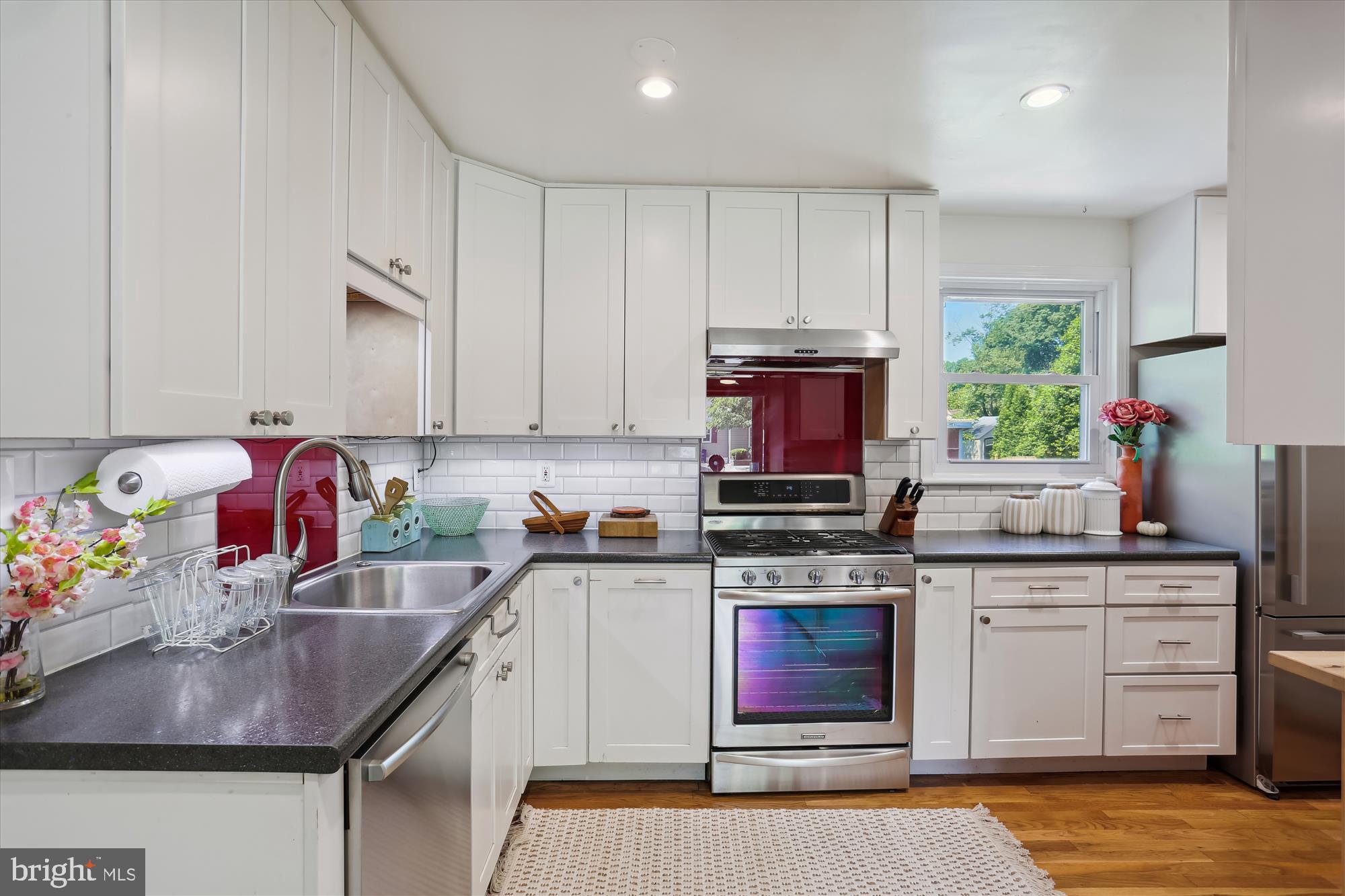 903 Kerwin Road Silver Spring, MD 20901 - Photo 13 of 51 Subway Tile Backsplash