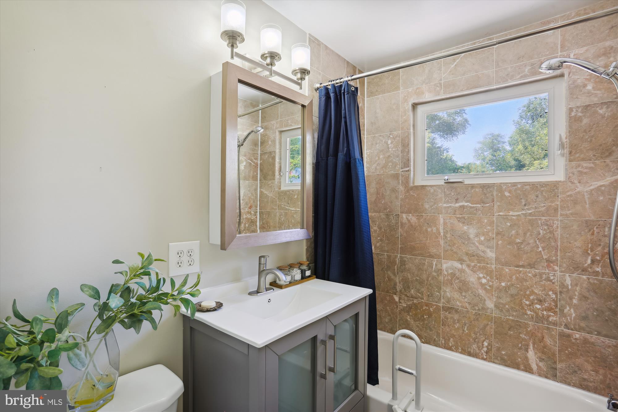 903 Kerwin Road Silver Spring, MD 20901 - Photo 16 of 51 Main Level Bathroom