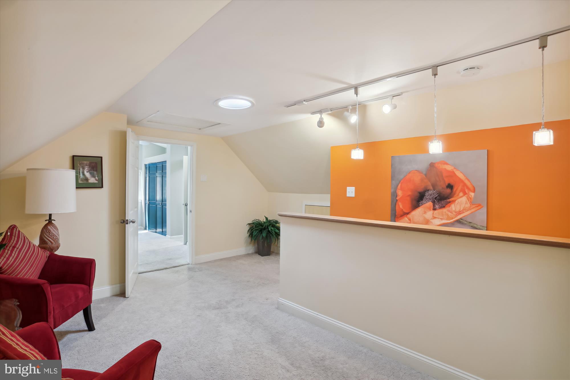 903 Kerwin Road Silver Spring, MD 20901 - Photo 20 of 51 Landing Area / Sitting Room