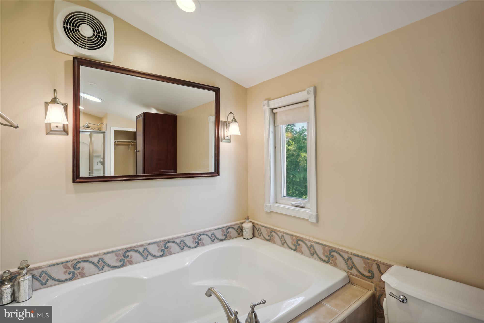 903 Kerwin Road Silver Spring, MD 20901 - Photo 26 of 51 Soaking Tub in the Primary Bedroom