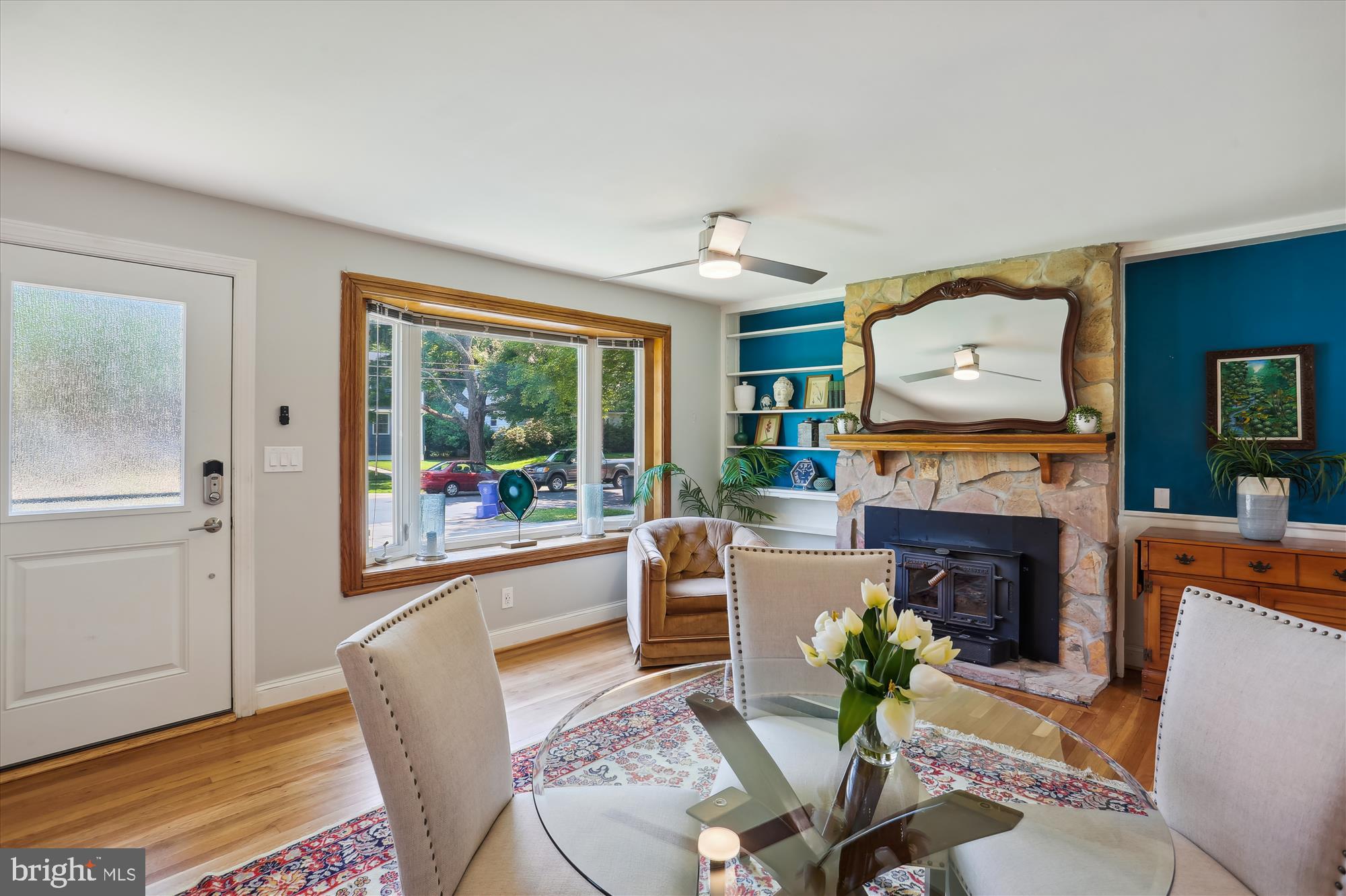 903 Kerwin Road Silver Spring, MD 20901 - Photo 3 of 51 Sun-Drenched Dining Room