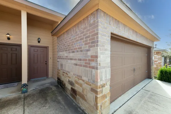 $1,675 | 424 Jack Rabbit Lane, Unit B, Buda, TX 78610