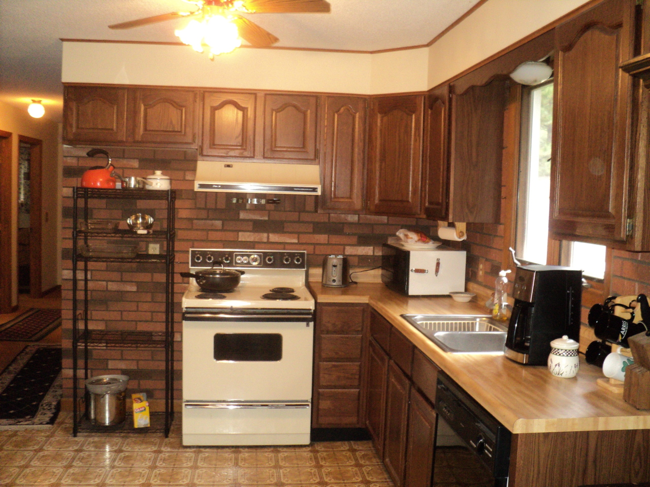 636 Pecks Road Pittsfield, MA 01201 - Photo 2 of 30 636 Pecks 001