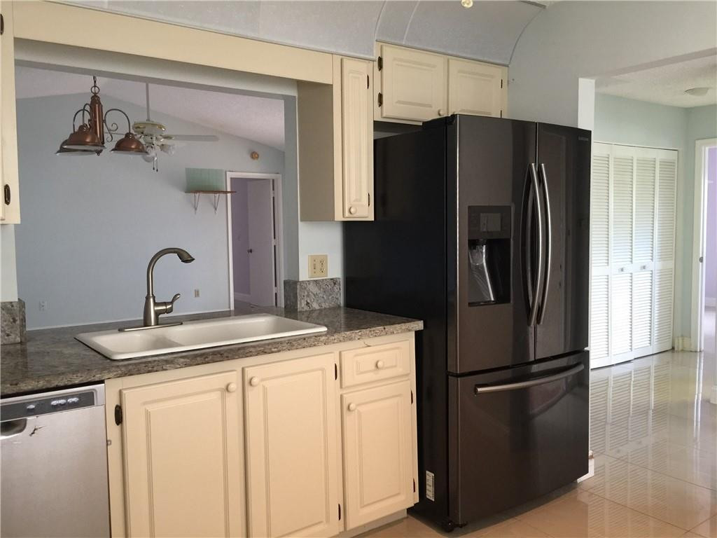 8951 Southwest 19th Street, Unit H Boca Raton, FL 33433 - Photo 27 of 31 Kitchen
