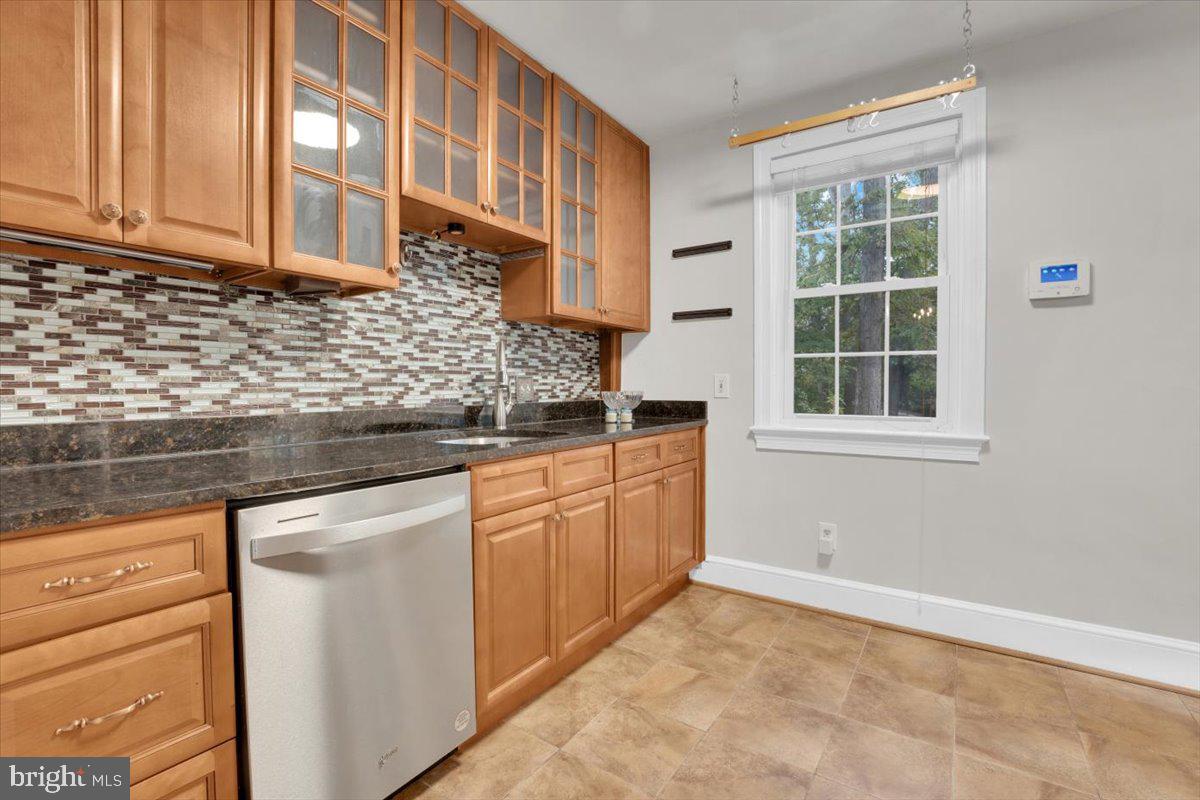 1903 Kirby Road McLean, VA 22101 - Photo 11 of 38 Kitchen