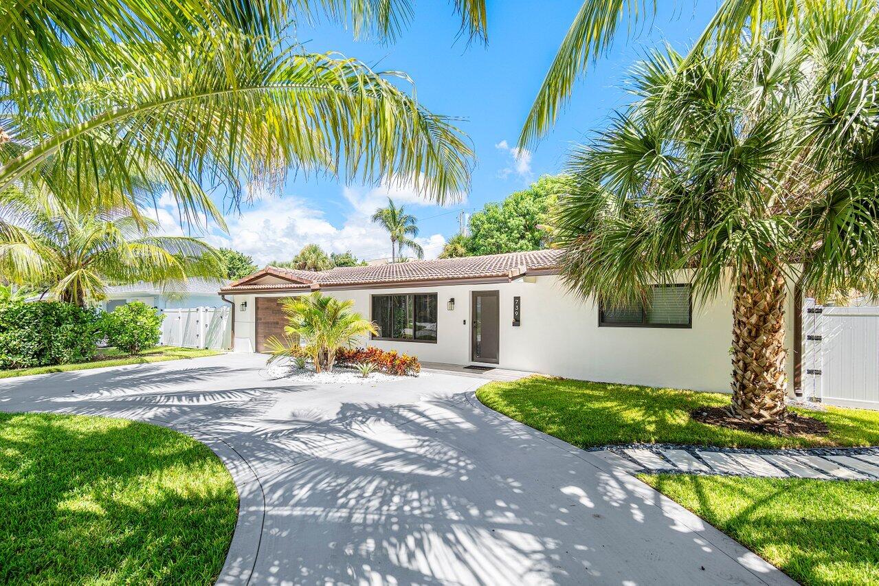 739 Northwest 7th Street Boca Raton, FL 33486 - Photo 3 of 37 003-739Northwest7thStreet-BocaRaton-FL-3