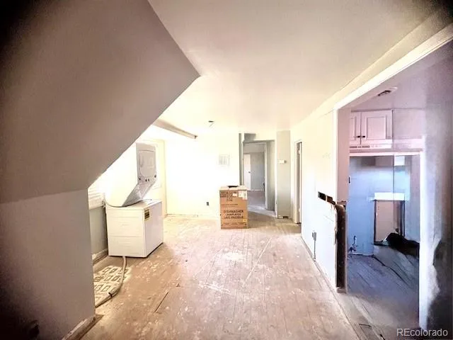 a view of kitchen with utility room and electronic appliances