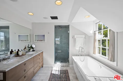 $4,395,000 | 211 Barlock Avenue, Los Angeles, CA 90049