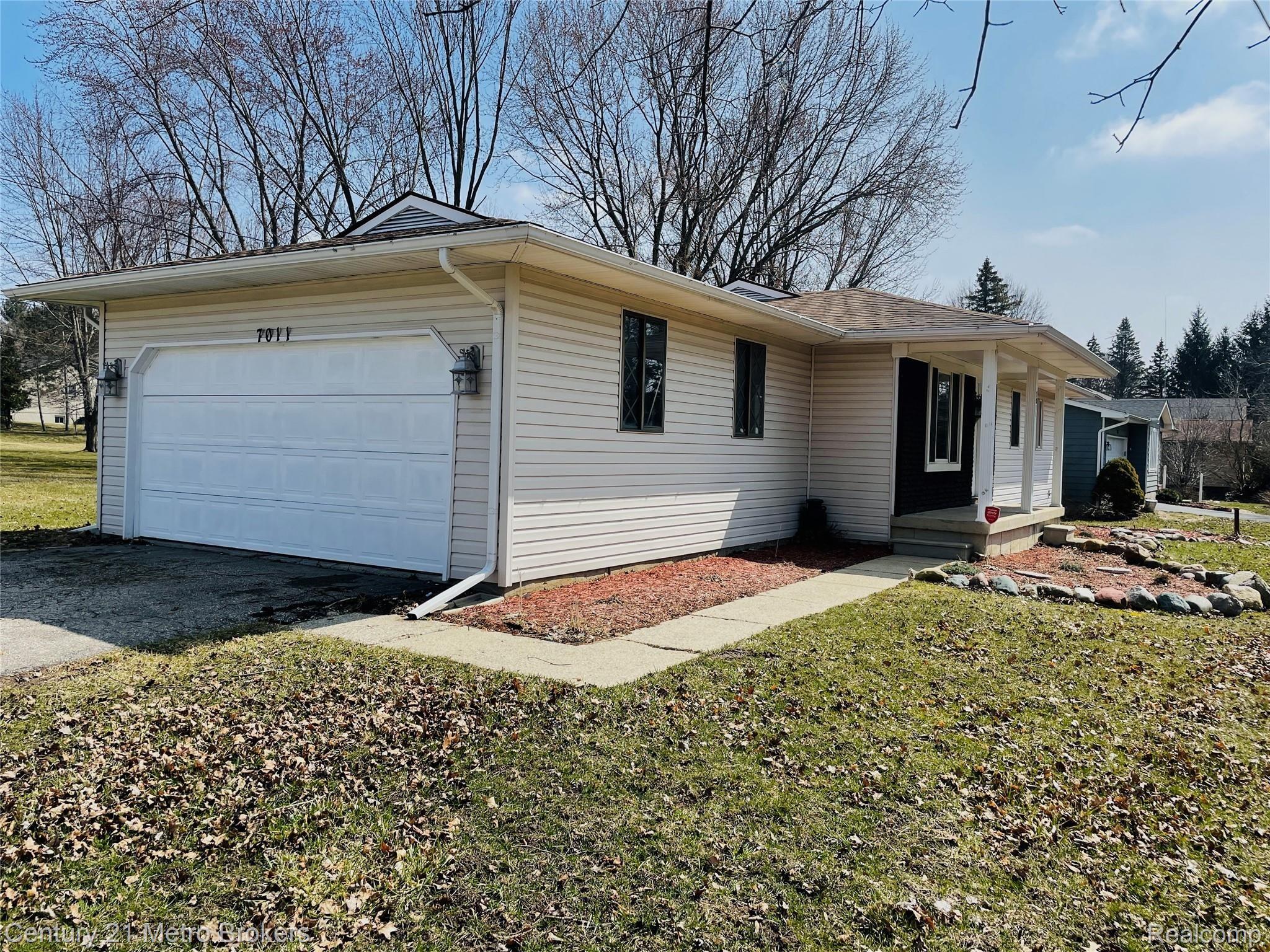 7011 Brewer Road Flint, MI 48507 - Photo 2 of 17 E79813FA-5BF5-4C33-9999-F78FE687CD78.jpeg
