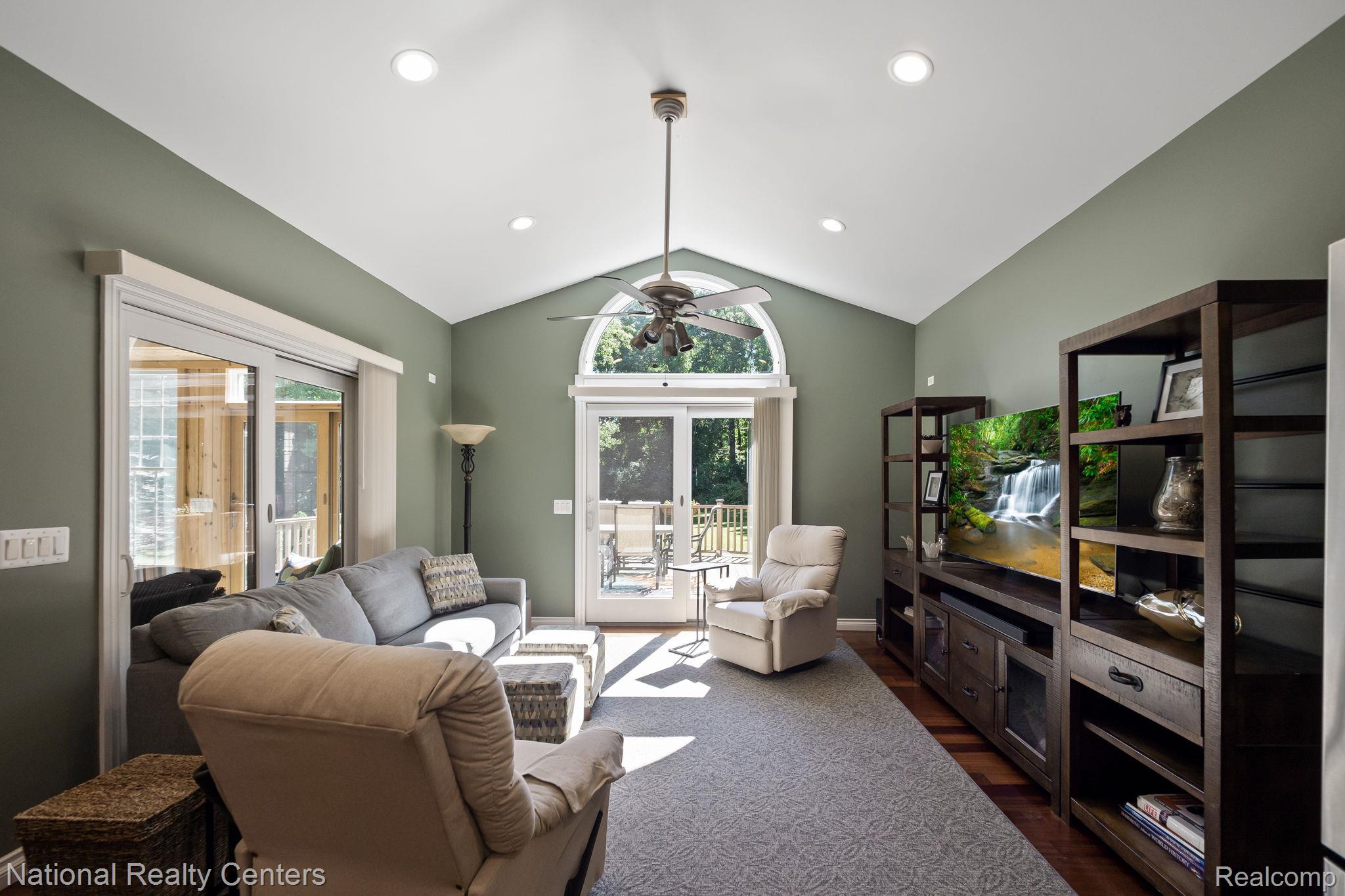 10180 Hadley Road Clarkston, MI 48348 - Photo 14 of 54 17-web-or-mls-P2577293.jpg