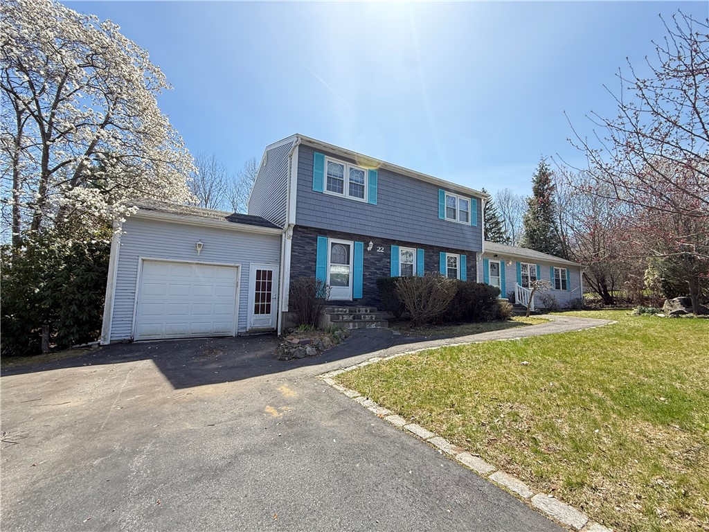 22 Chicory Lane Cranston, RI 02921 - Photo 2 of 19