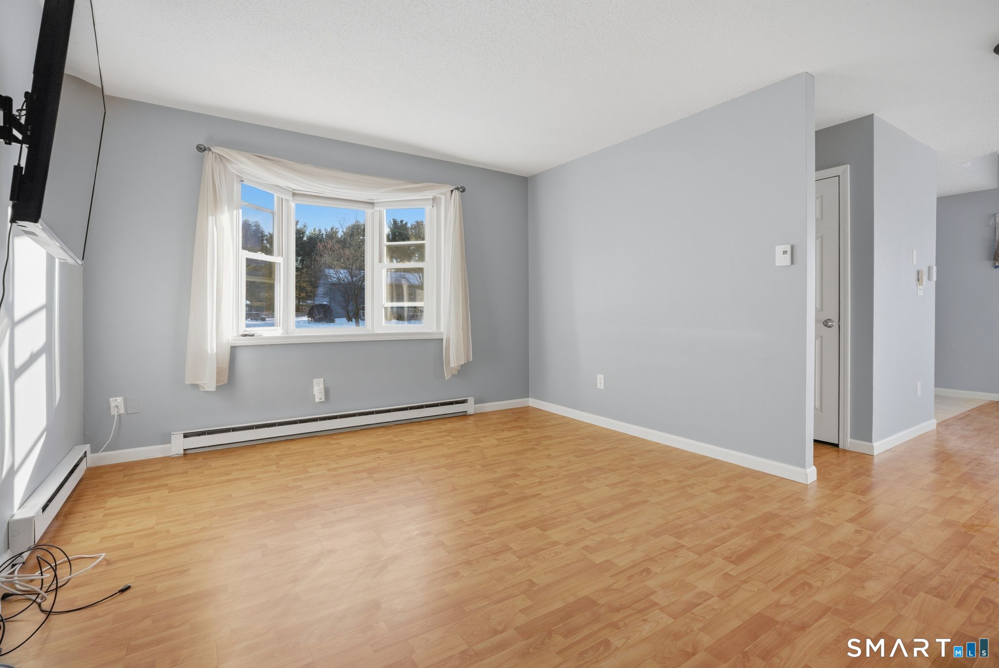 End Unit with Bay Window