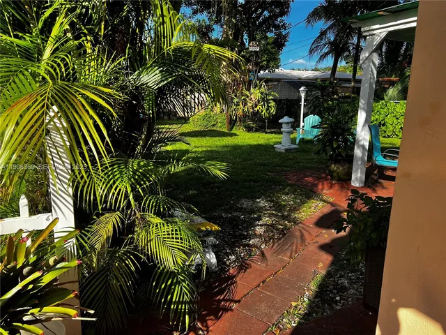 a view of a backyard of the house