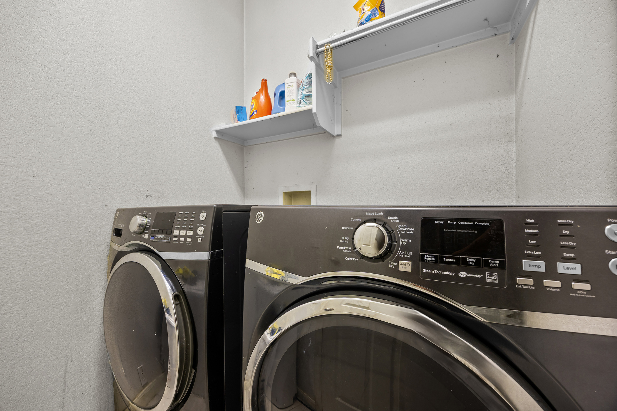 3502 Shiraz Loop Round Rock, TX 78665 - Photo 9 of 23 Laundry area featuring a textured wall and independent washer and dryer