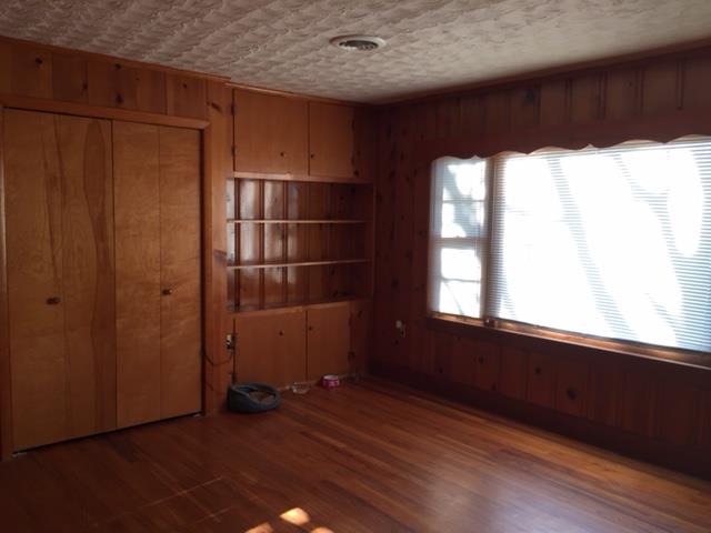 Huge Living room with Built in book shelves