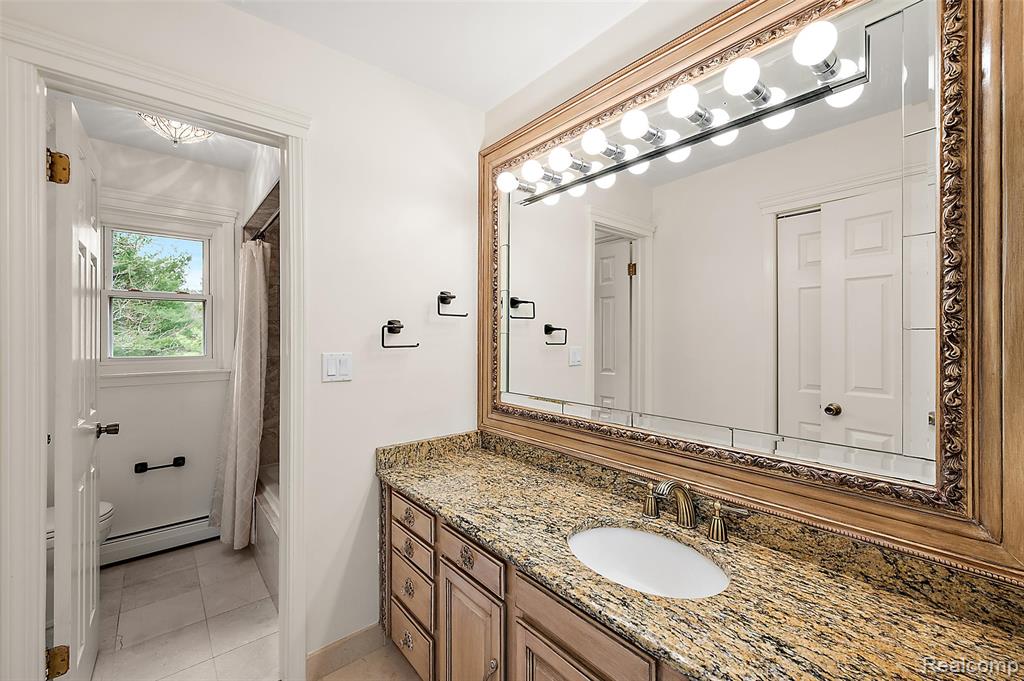 125 Cayuga Road Lake Orion, MI 48362 - Photo 32 of 53