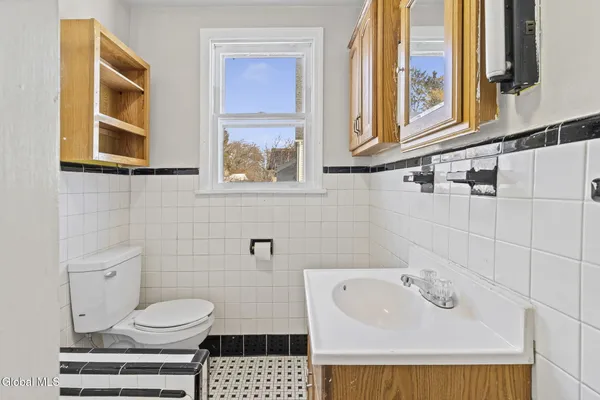 $280,000 | 525 Kenwood Avenue, Bethlehem, NY 12054