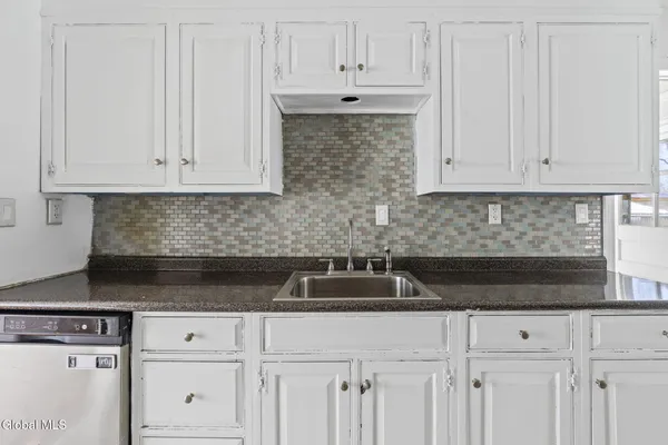 $280,000 | 525 Kenwood Avenue, Bethlehem, NY 12054