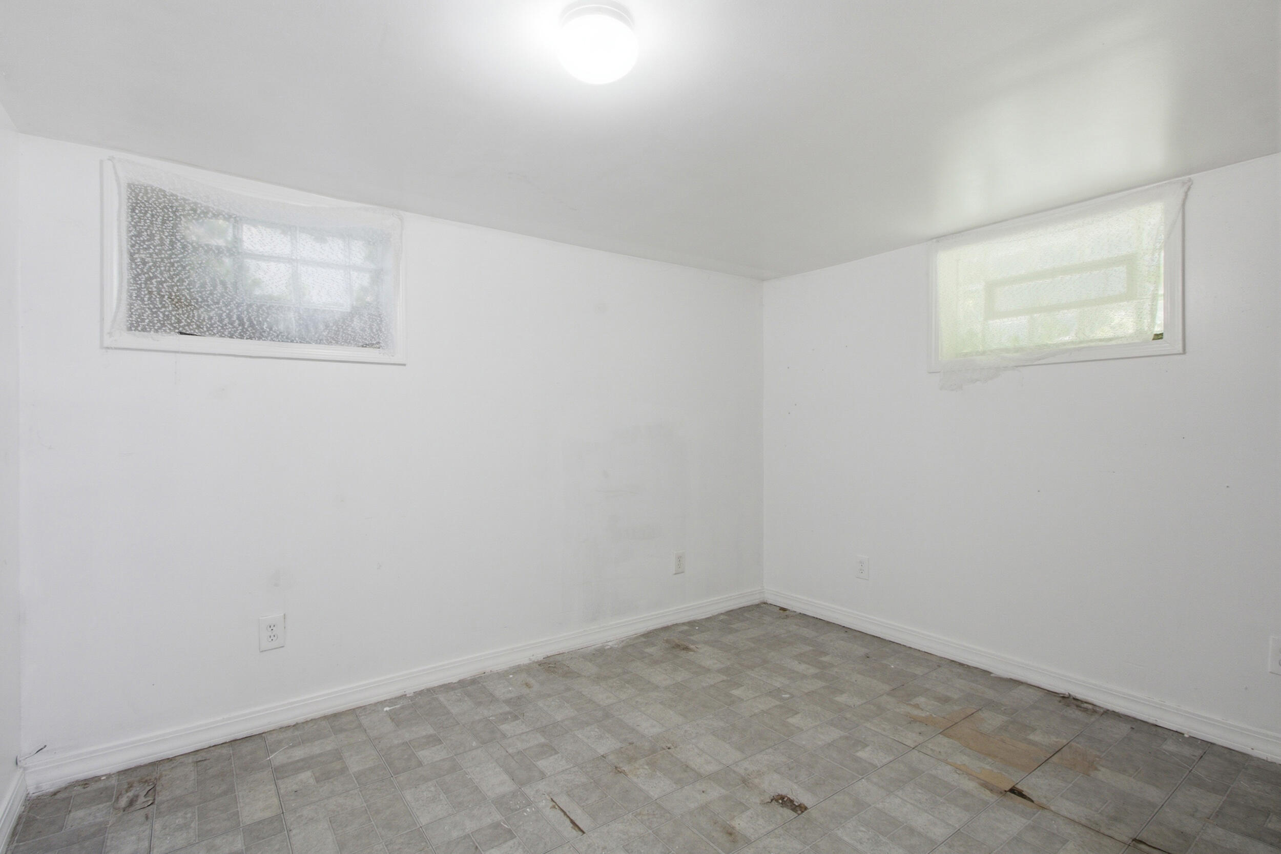 182 Summit Street Pontiac, MI 48342 - Photo 15 of 16 182 summit st-13