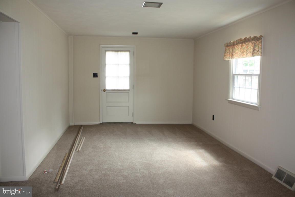 503 West Marion Street Lititz, PA 17543 - Photo 7 of 10 an empty room with a window