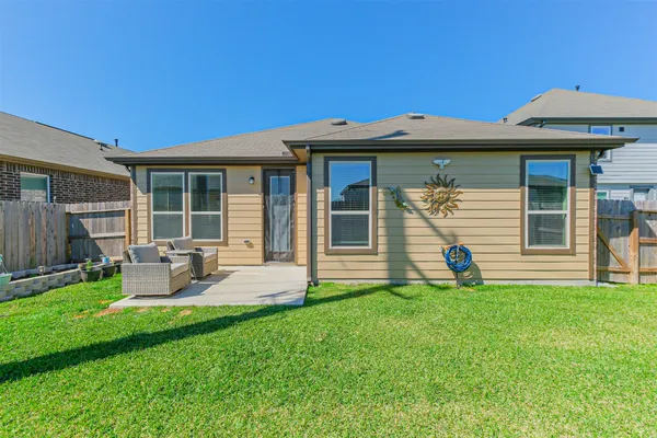 $2,400 | 7219 Escondido Drive, Rosharon, TX 77583